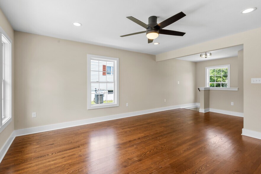 Building Photo - 2628 Linden Pl
