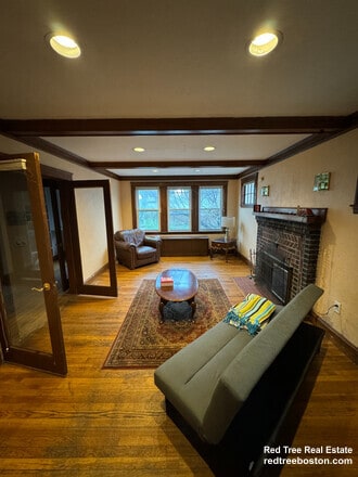 Building Photo - 14 Lake St