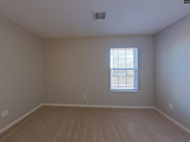 Building Photo - 732 Elderberry Ln