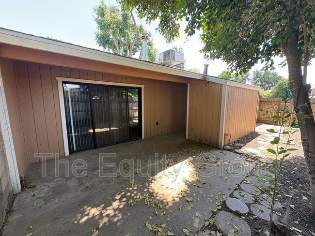 Building Photo - 4731 W School Ave