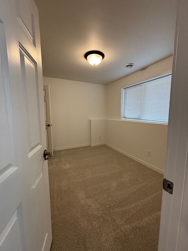 Building Photo - 3 Bed 3 Bath Townhome