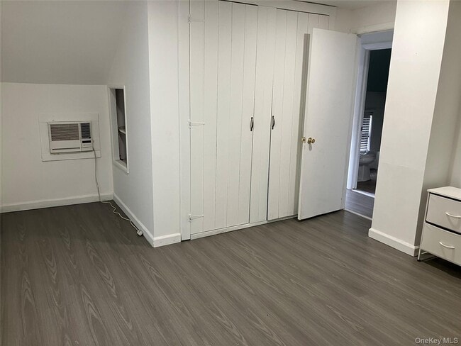 Building Photo - 18 Park Ave