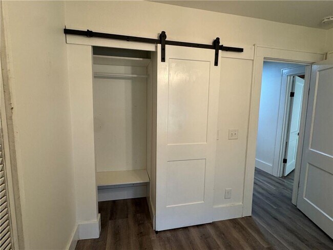 Building Photo - 214 Etowah Dr