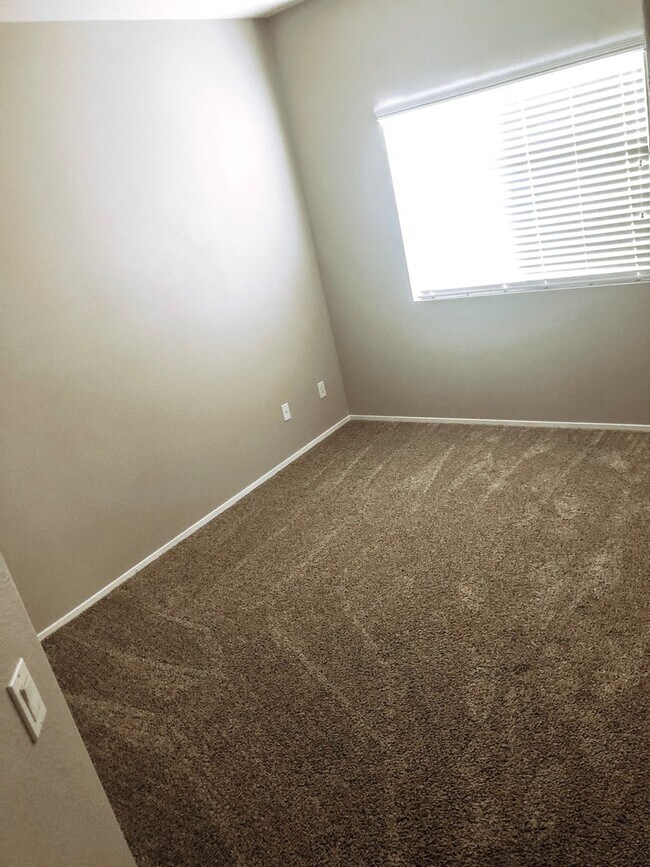 Building Photo - Move-In Ready 1-Story Home with Private Backyard & Covered Patio!