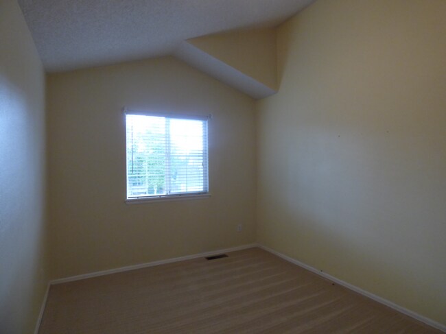 Building Photo - Fabulous Highlands Ranch Home!