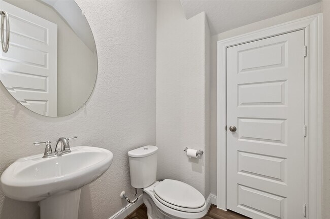 Building Photo - 9816 Magnolia Village Ln