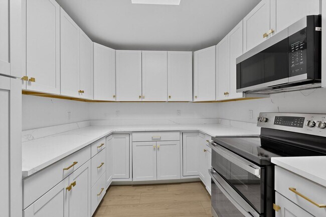 Building Photo - 824 Ortega Rd NW