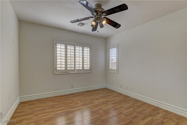 Building Photo - 236 Fairway Woods Dr