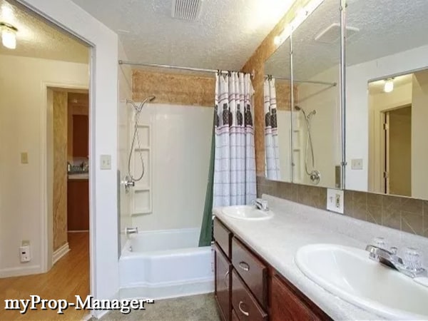 Building Photo - Beautiful/Updated - TEXT ONLY(971) 704-4675?