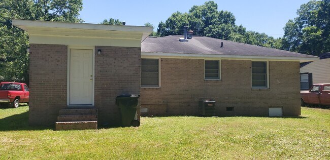 Building Photo - 3-Bedroom Home with Modern Touches