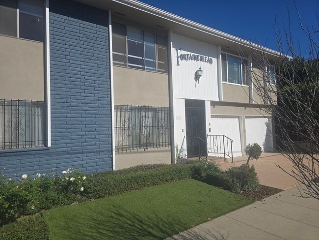 Building Photo - Spacious 2BR/2BA Near the Beach — Garage, Pets OK, Available Now