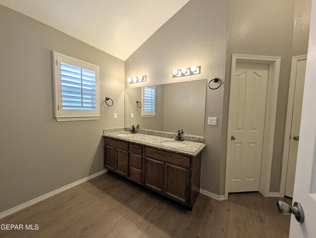 Building Photo - 12145 Sun Arbor Pl