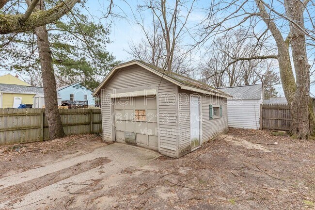 Building Photo - 950 Merritt St SE