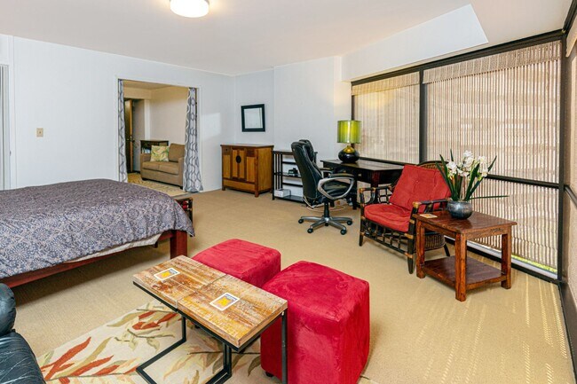 Building Photo - 1 BD Fully Furnished Downtown Location