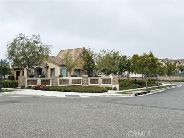 Building Photo - 2015 Hughes Dr