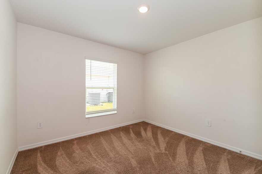 Building Photo - 2534 Atwater Dr