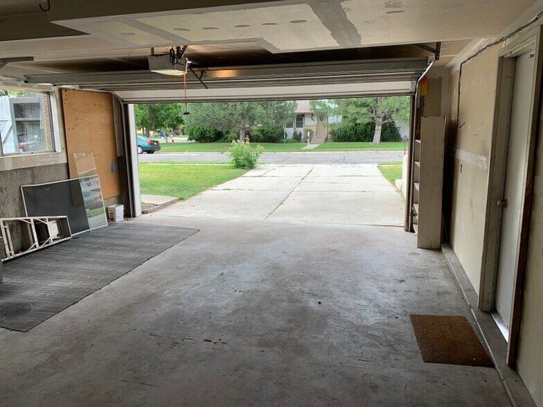 Building Photo - 798 E Scirlein Dr
