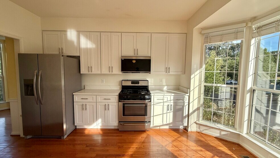 Kitchen - 47612 Watkins Island Square