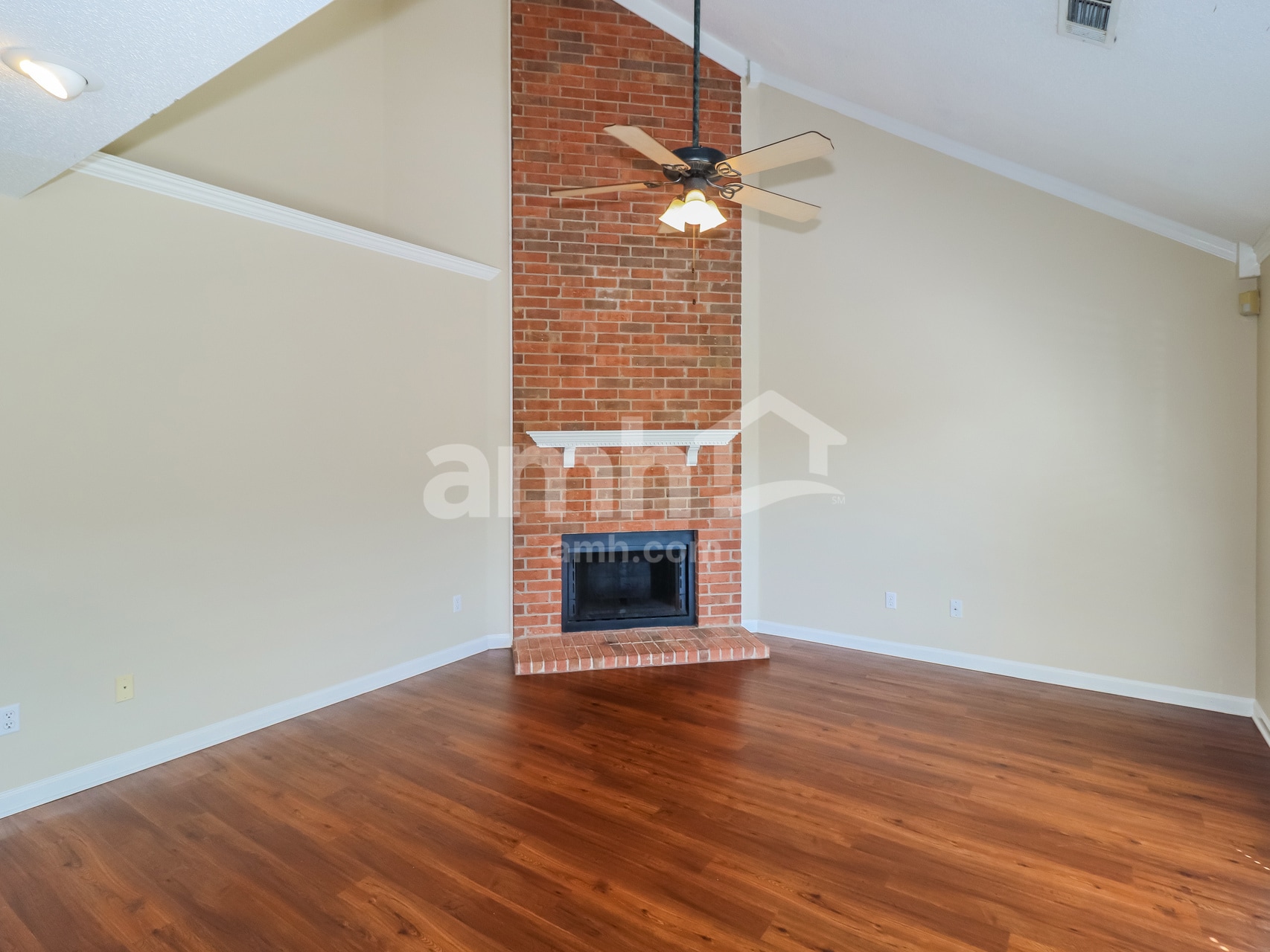 Building Photo - 9997 Woodland Grove Dr