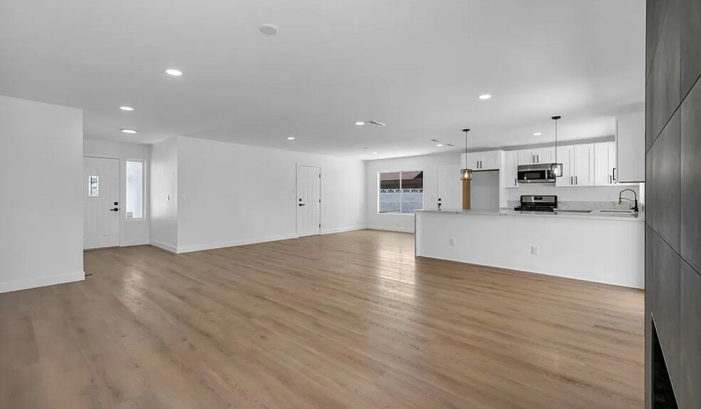 Building Photo - 6401 Hummingbird Ln