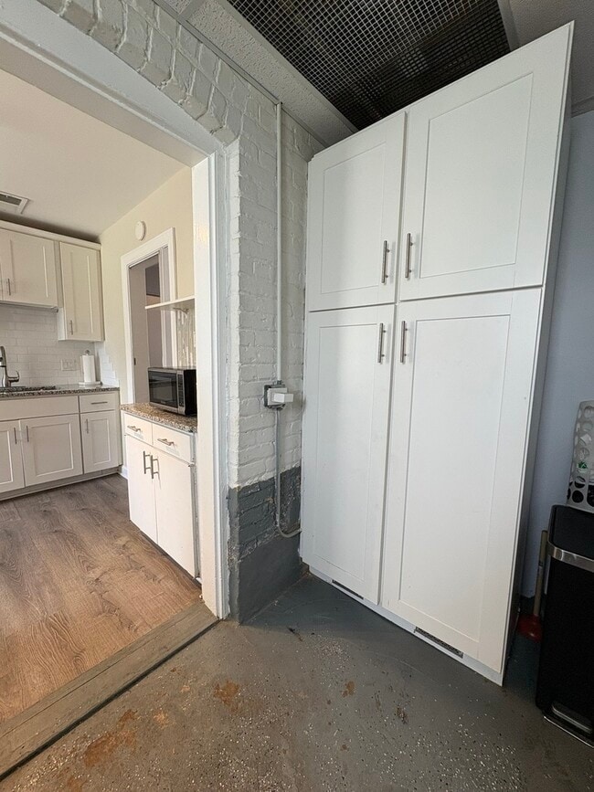 Building Photo - 4159 Deyo Ave