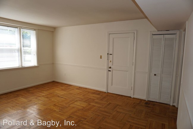 Building Photo - 2704 Kensington Ave