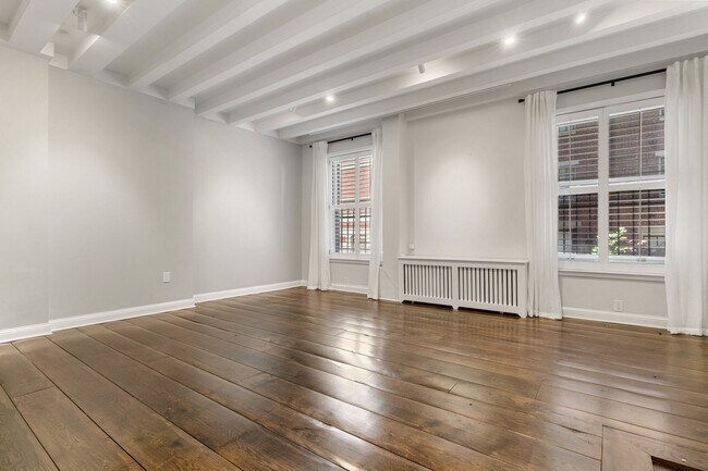 Building Photo - 48 Beacon St