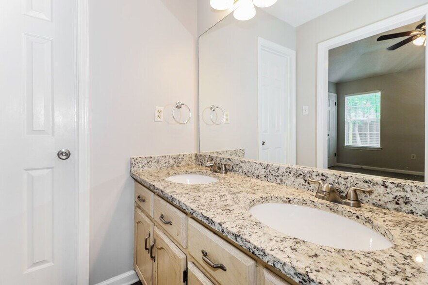 Building Photo - 7054 Brady Hill Dr