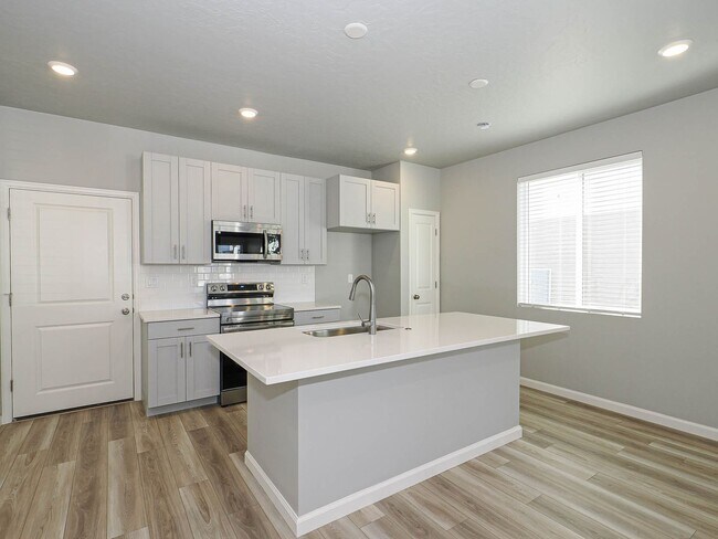 Building Photo - Saratoga Springs Twin Home