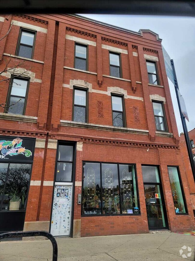 Building Photo - 2659 W Division St