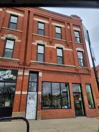 Building Photo - 2659 W Division St