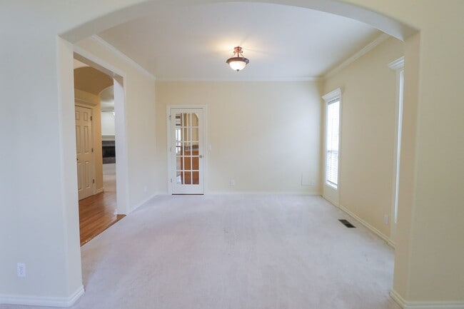 Building Photo - Huge, Gorgeous South Tulsa home ready for ...