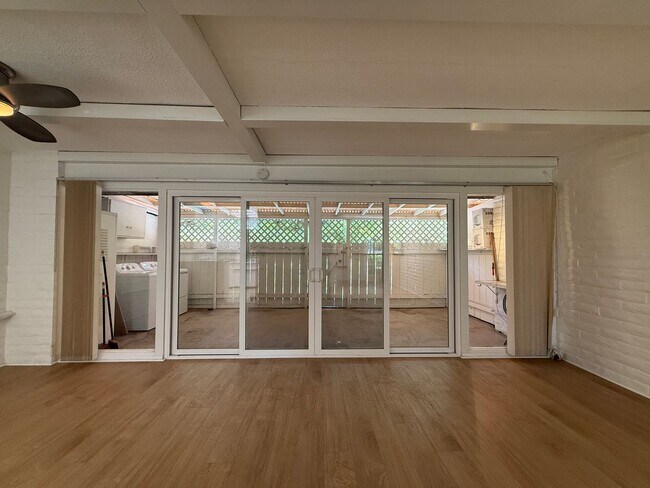 Building Photo - Large and bright condo in the Grossmont Vi...