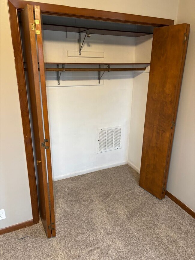 Building Photo - Eacker Rentals (1730 S 17th St)