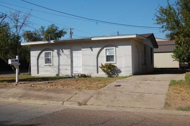 Building Photo - 1902 E Price St
