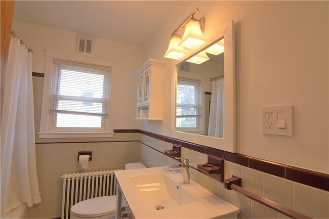 Building Photo - 5 Holten Ave