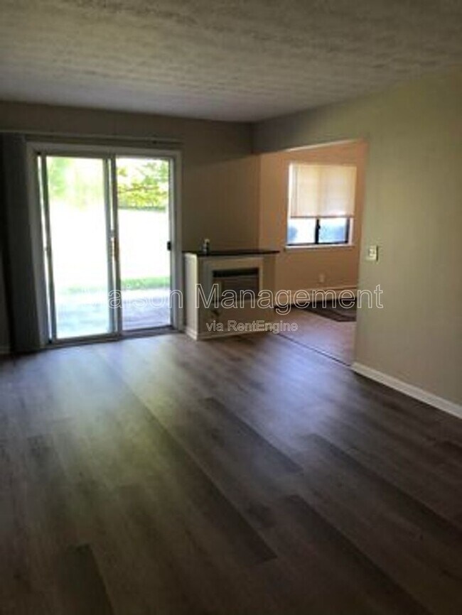 Building Photo - 17 Stenwick Dr