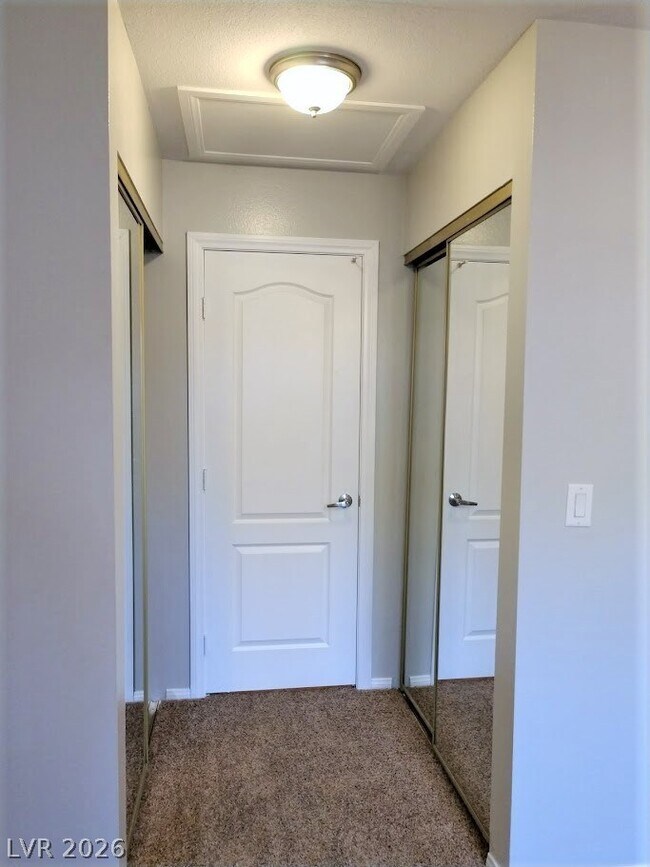 Building Photo - 2101 Blue Breeze Dr
