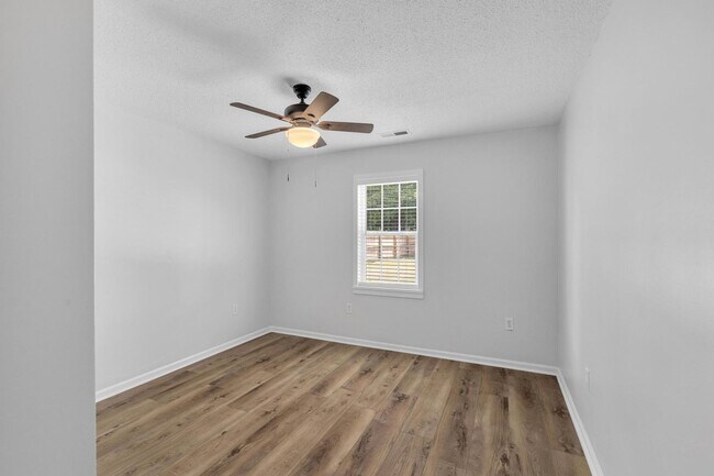 Building Photo - 3 bedroom Ranch in Justice Farm with FROG!