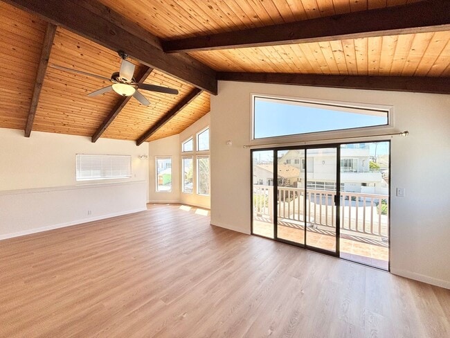 Building Photo - Silver Strand Beach | 4 Bed | 2 Bath | Bea...