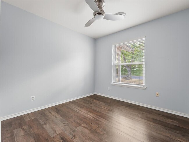 Building Photo - 8010 Camden Dr