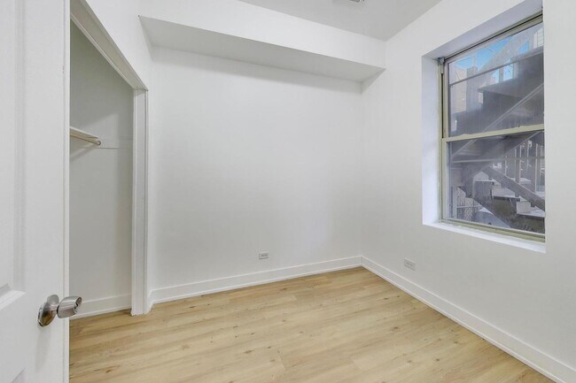 Building Photo - 1908 W 48th St