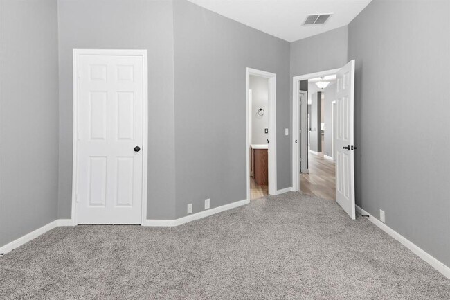 Building Photo - 2157 Paradise Ridge Dr