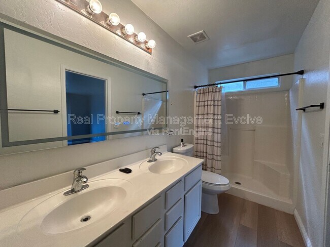 Building Photo - 4926 E Whitehall Dr