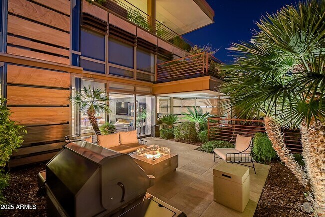 Building Photo - 7167 E Rancho Vista Dr