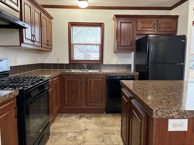 Building Photo - 324 Spring Park Dr