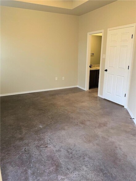 Building Photo - 379 Joanne Lp