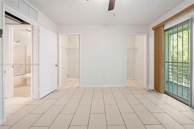 Building Photo - 20310 NE 2nd Ave