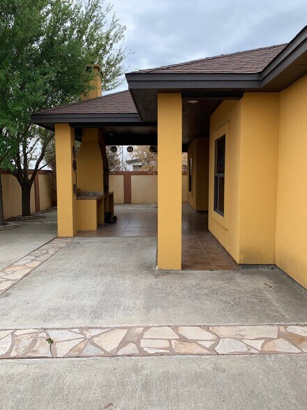 Building Photo - 3107 Conde Dr