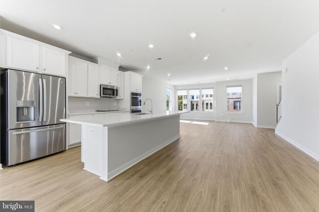 Building Photo - 2490 Connector Aly